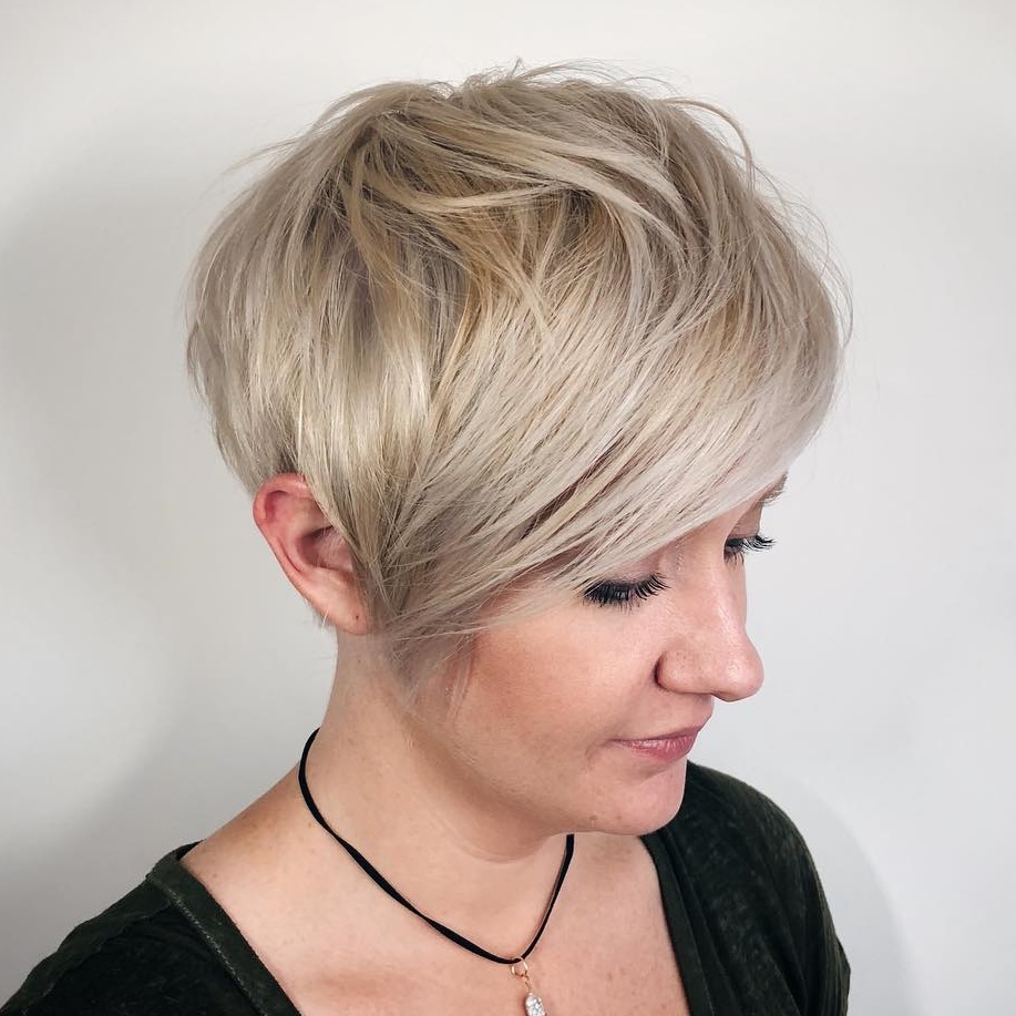 Lange Rommelige Ash Blonde Pixie