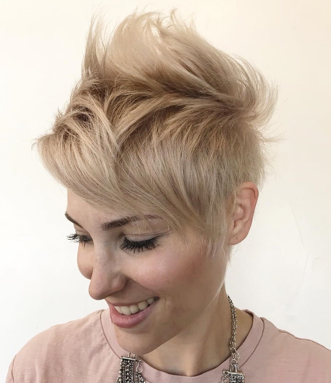 Upswept Blonde Pixie Kapsel