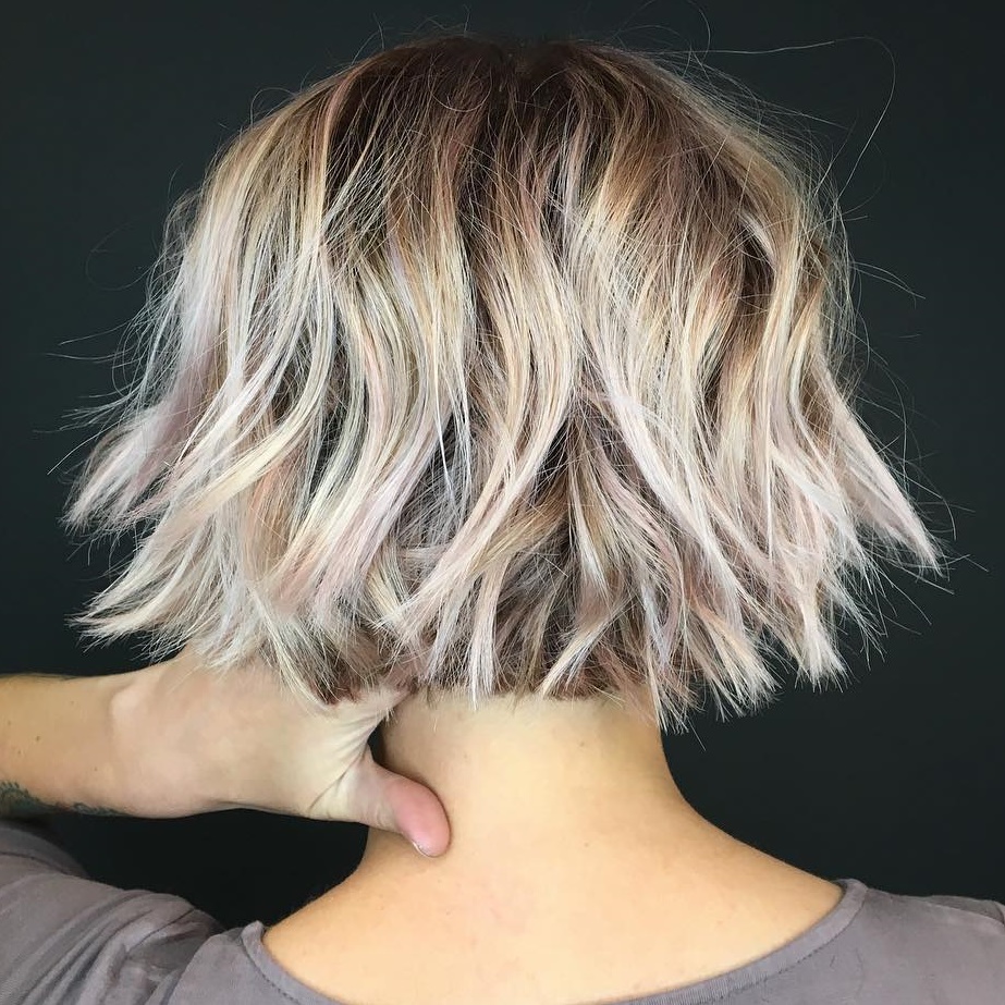 Korte Choppy Bob met Blonde Balayage