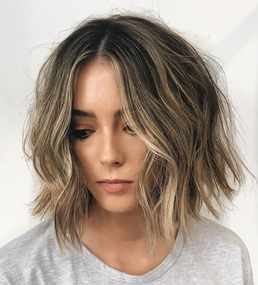 Midden-Parted Shaggy Bronde Bob