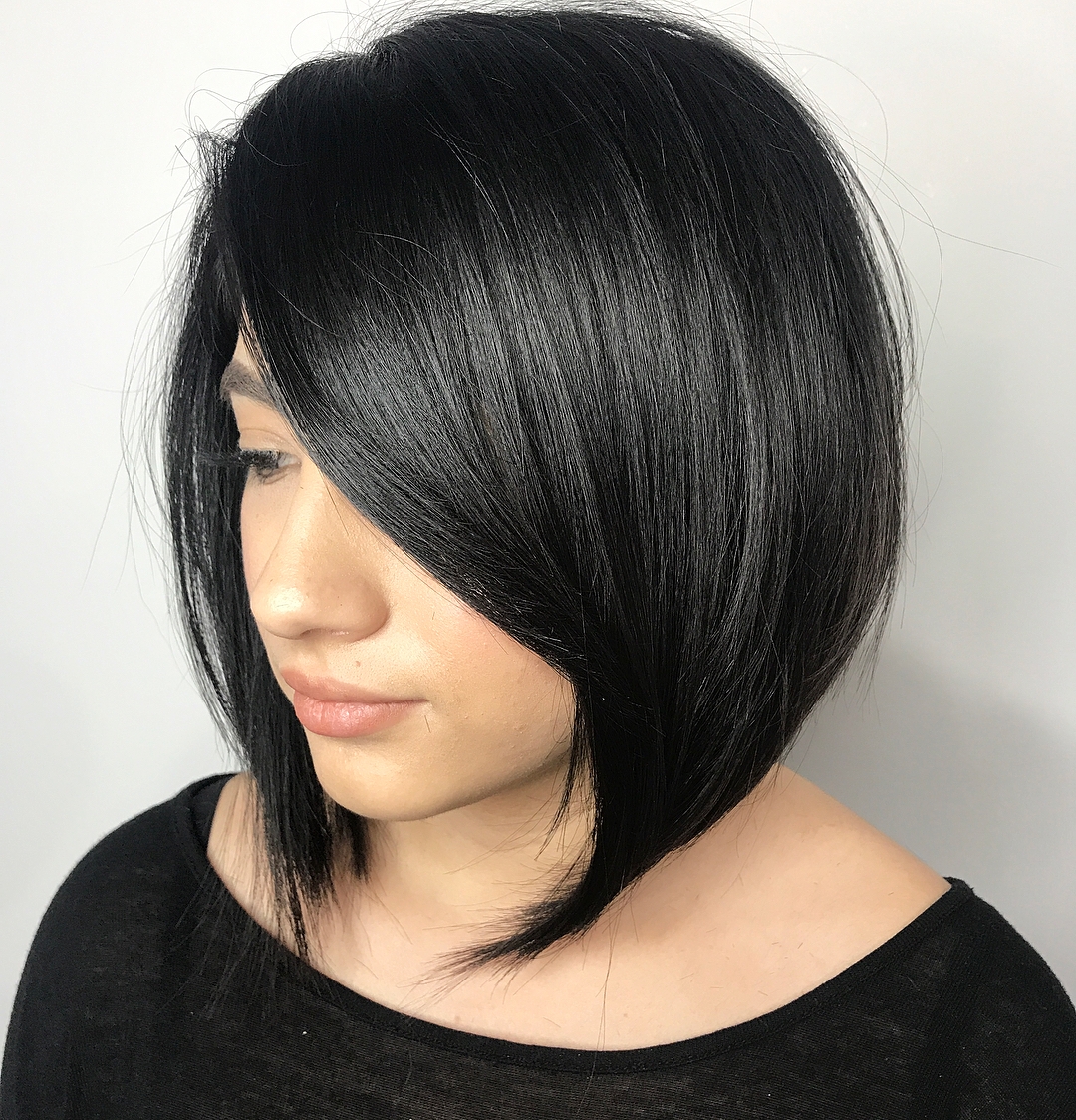 Zwarte A-Line Bob met Side Bangs