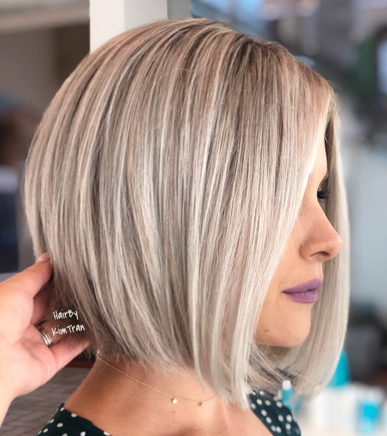 Afgeronde kaaklengte Ash Blonde Bob