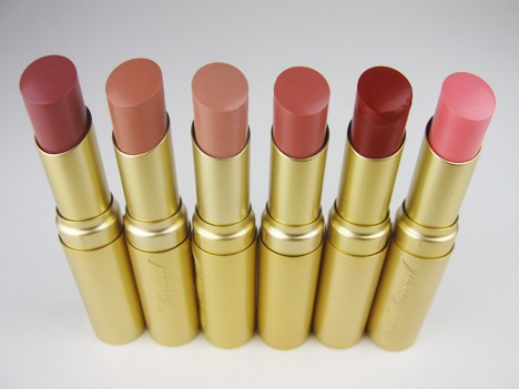 Six Too Faced La Crème Color Drenched Lip Creams met verschillende tinten