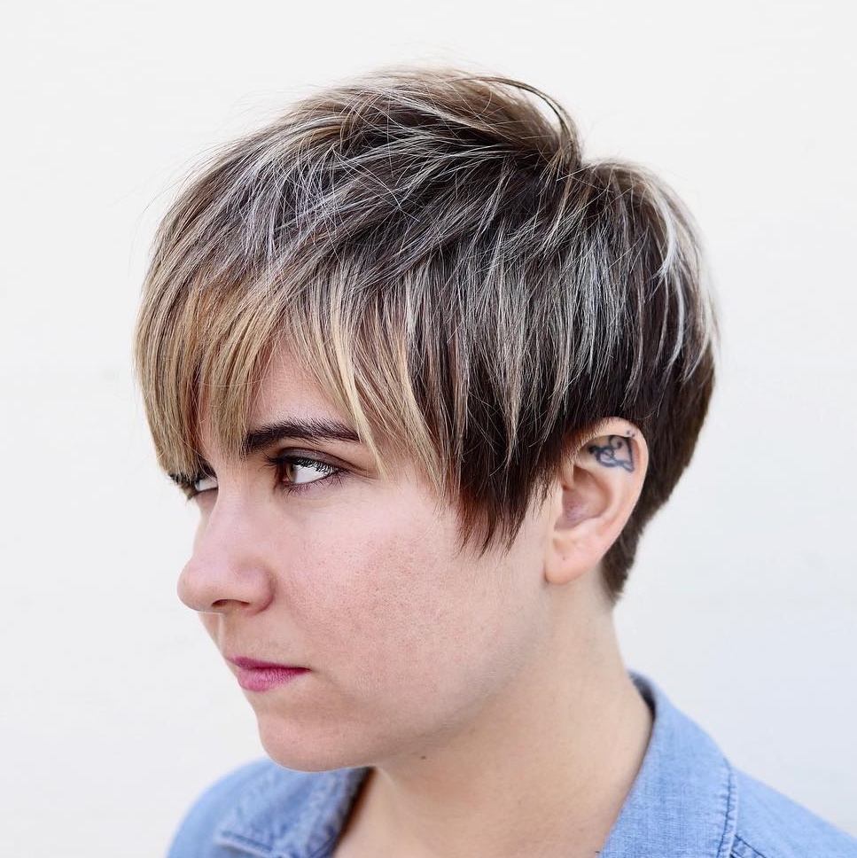 Piece-Y Pixie met wenkbrauw-skimming bangs