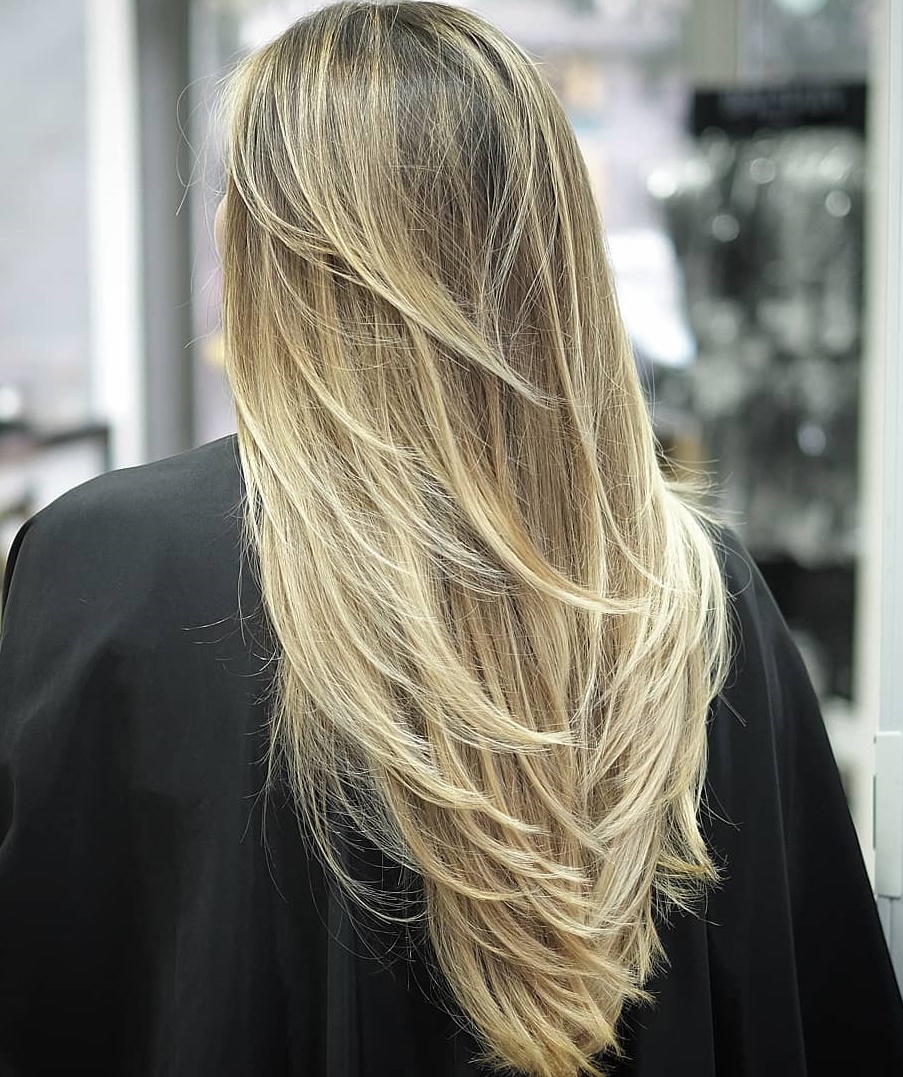 Lange Bronde V-Cut Haar Met Lagen