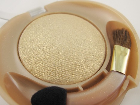 Runway Eyes Eyeshadow in een gouden satijnen champagne parel met goud/iriserende glitter overspray tint 