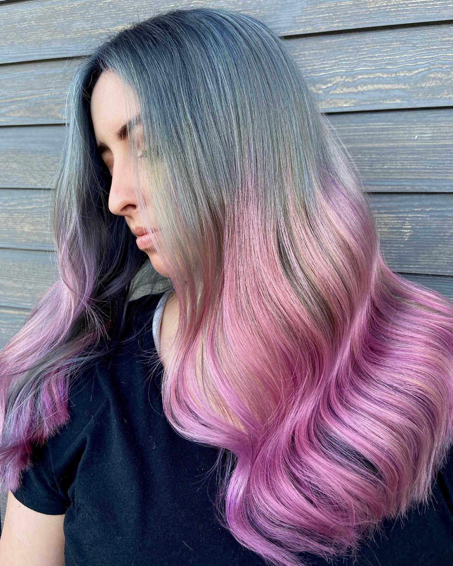 Lange grijs-naar-roze Ombre haarkleur