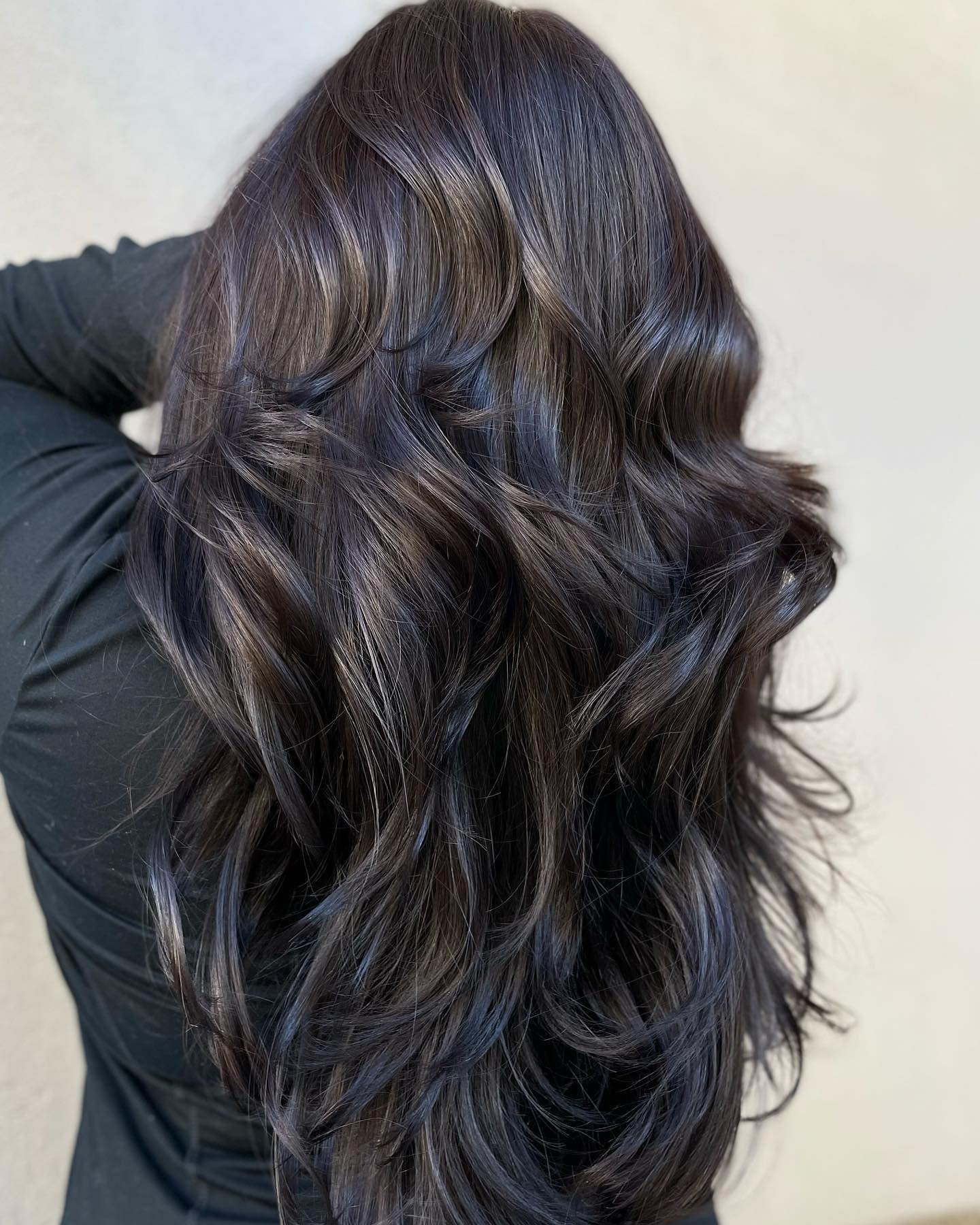 Lang donker haar met blauwe en grijze highlights