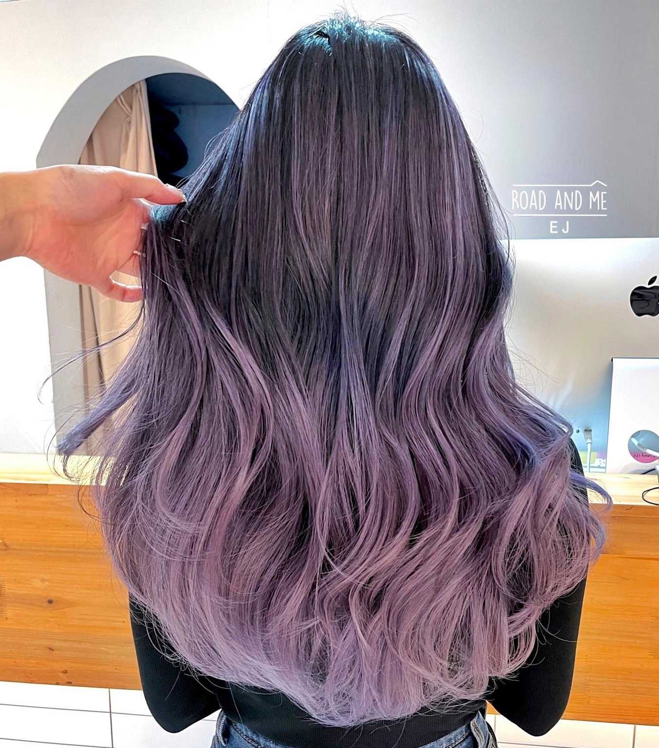 Lange donkere en violette Ombre haarkleur