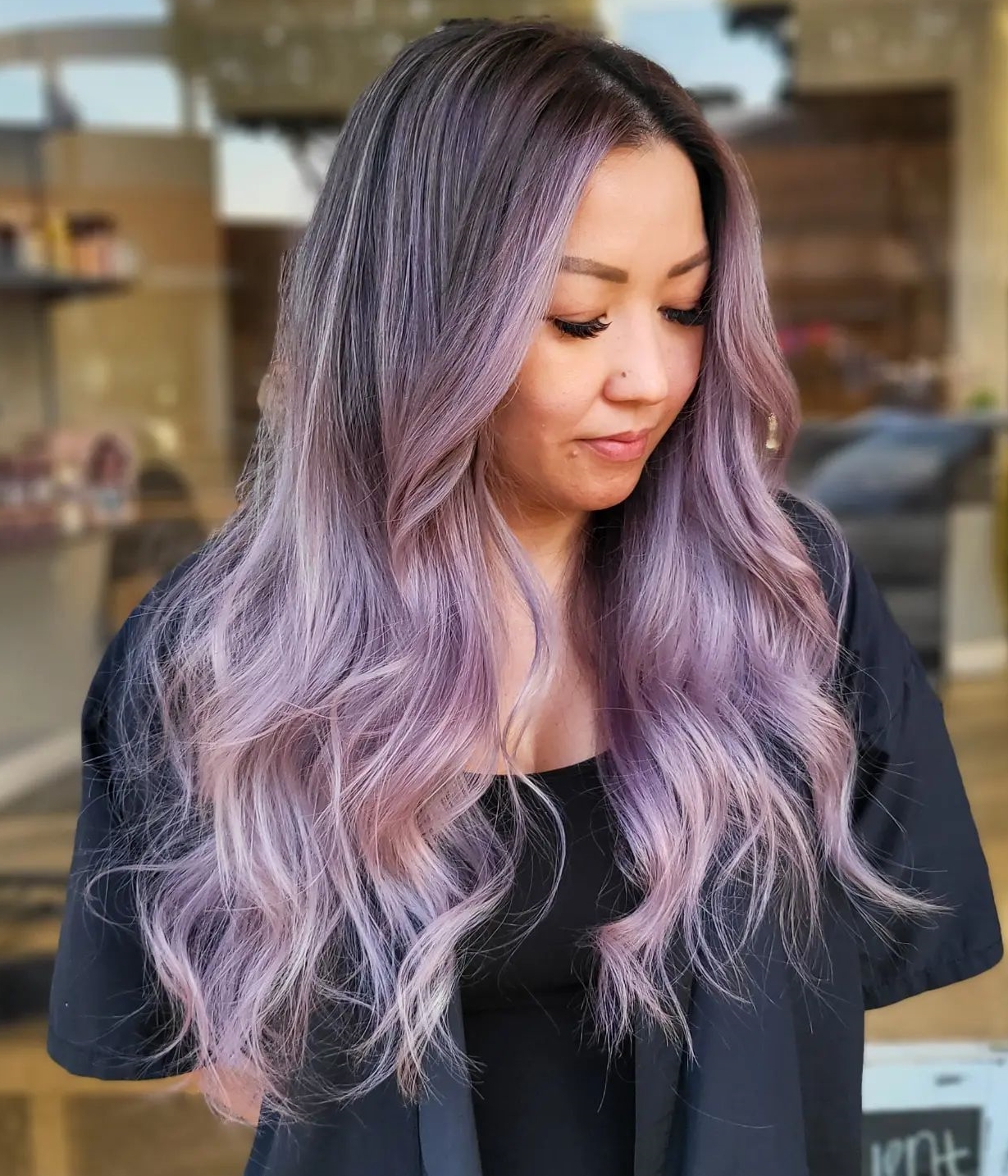 Lange grijze en violette ombre haarkleur