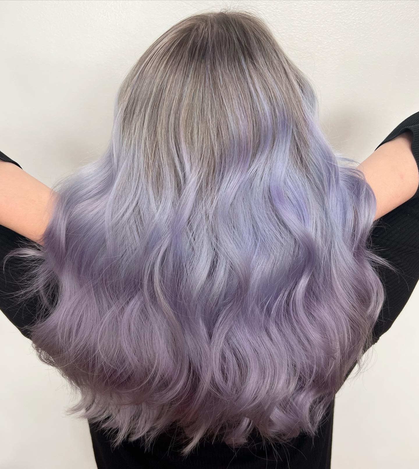 Lange Zilveren Ombre Haarkleur met Licht Paarse Tinten