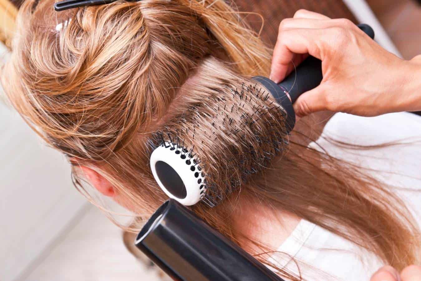 Hoe een blowout-behandeling thuis te doen