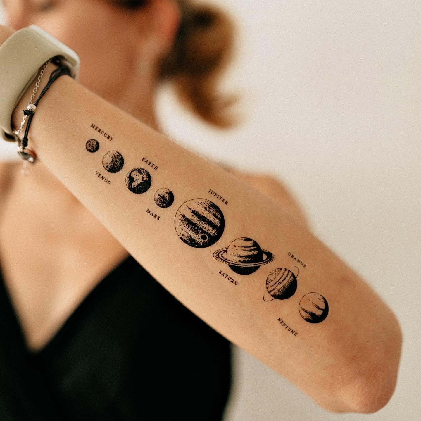 Space Design Tattoo op Arm