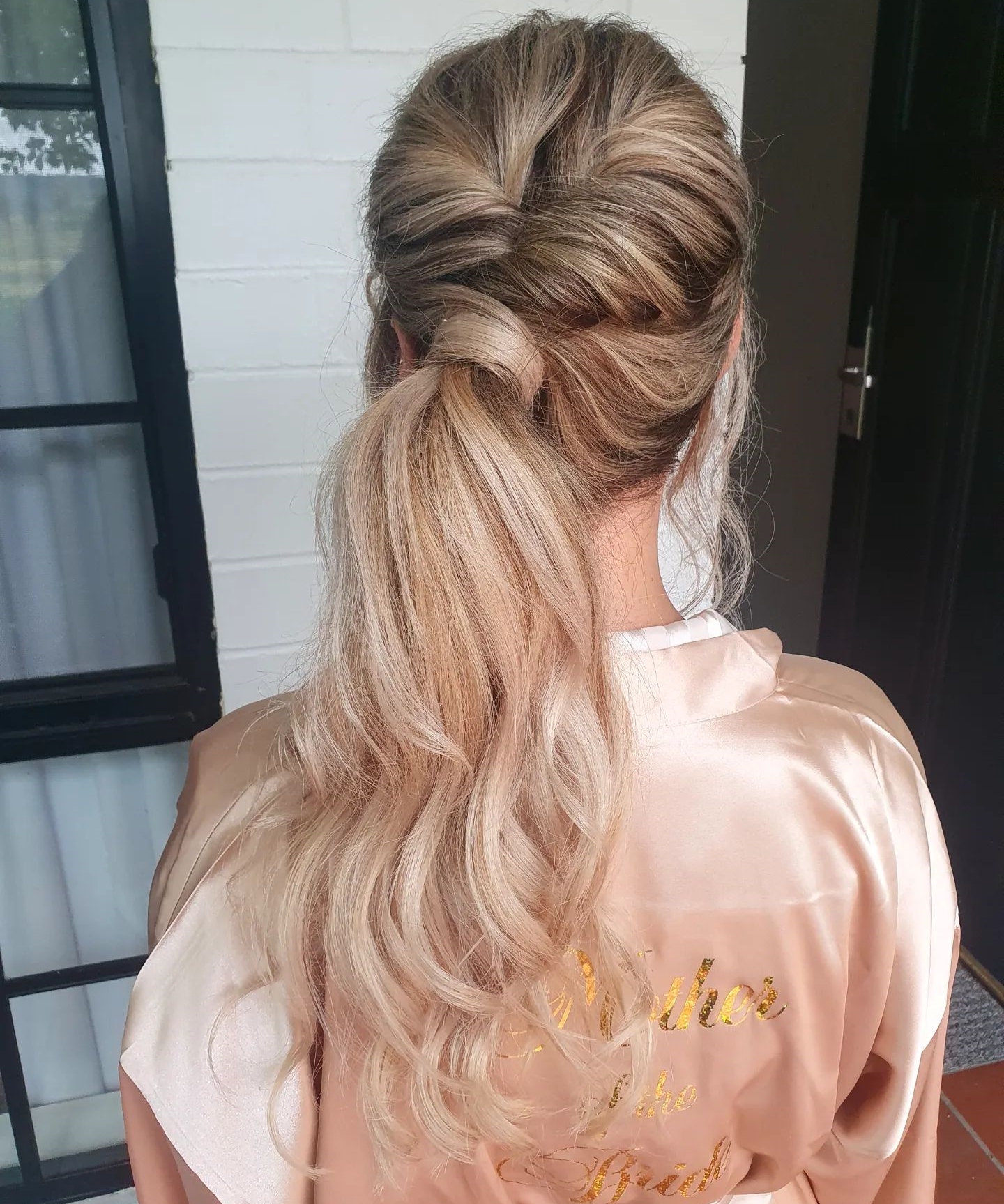 Side Blonde Paardenstaart