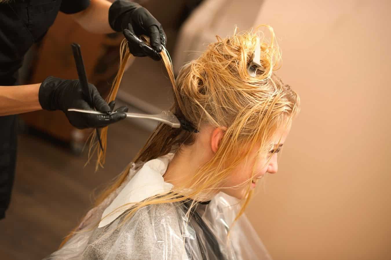 Wat betekent haarkleur retoucheren