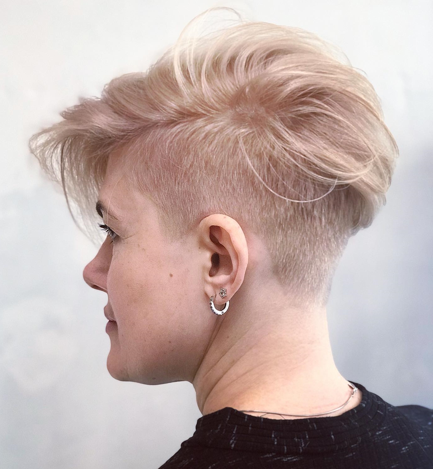 Edgy Undercut Blond Haar