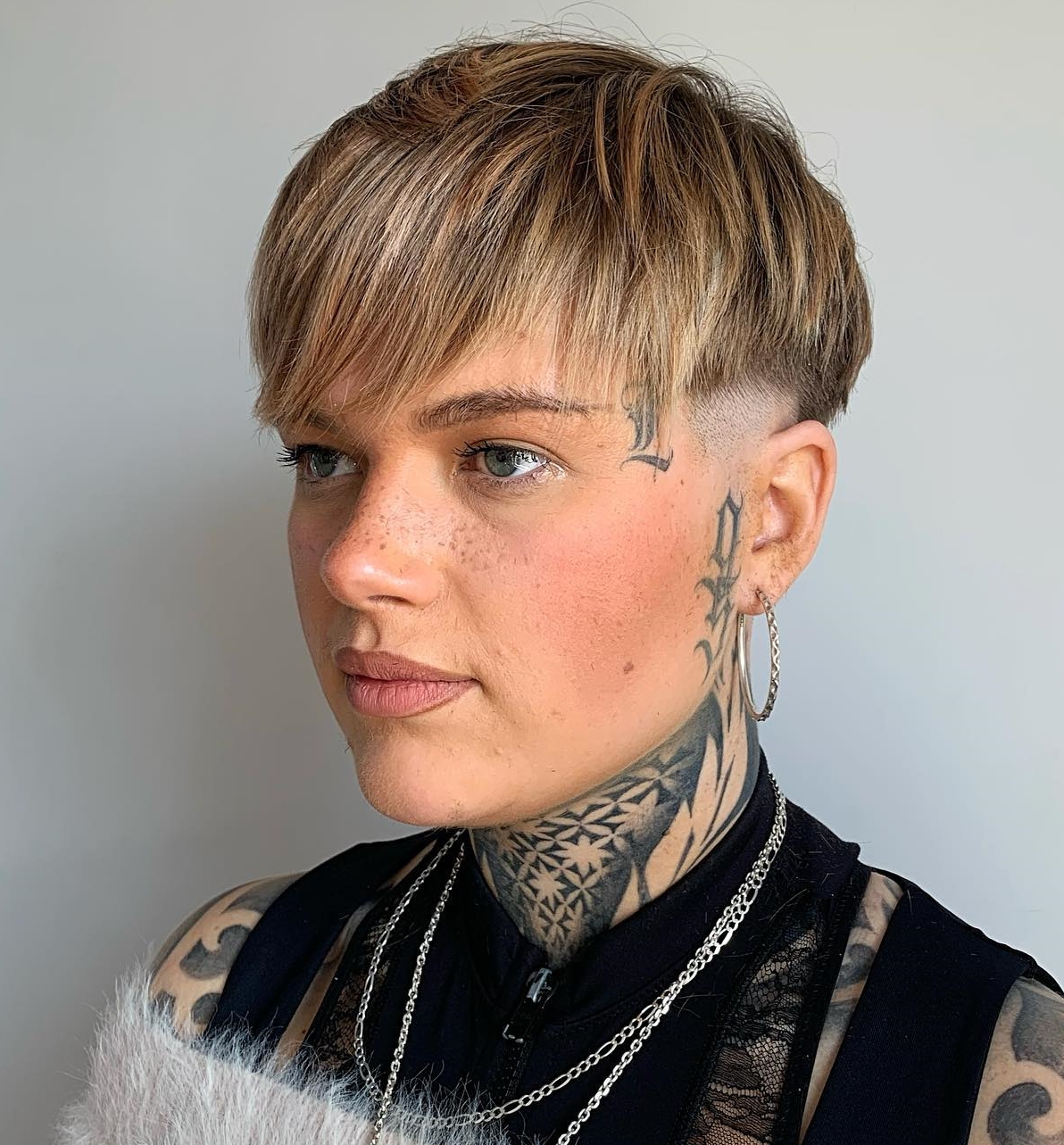 Korte Pixie Undercut met Long Bang