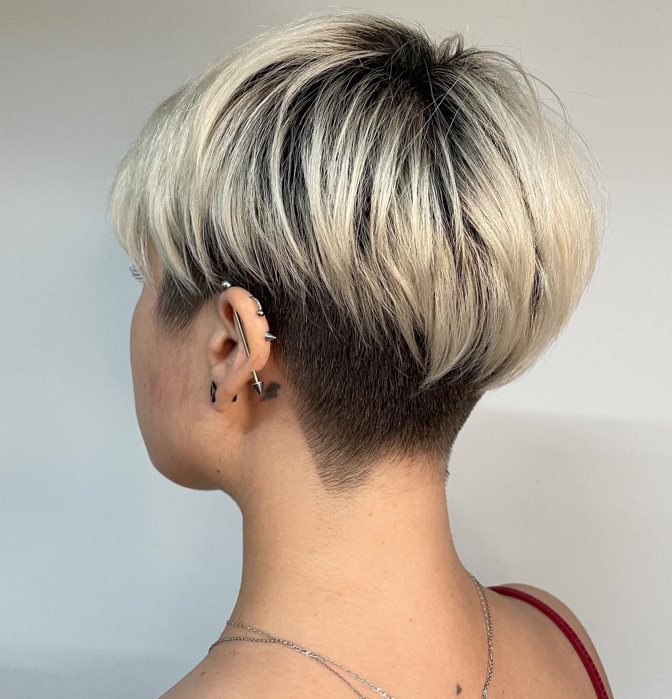 Geschoren Undercut Blond Haar