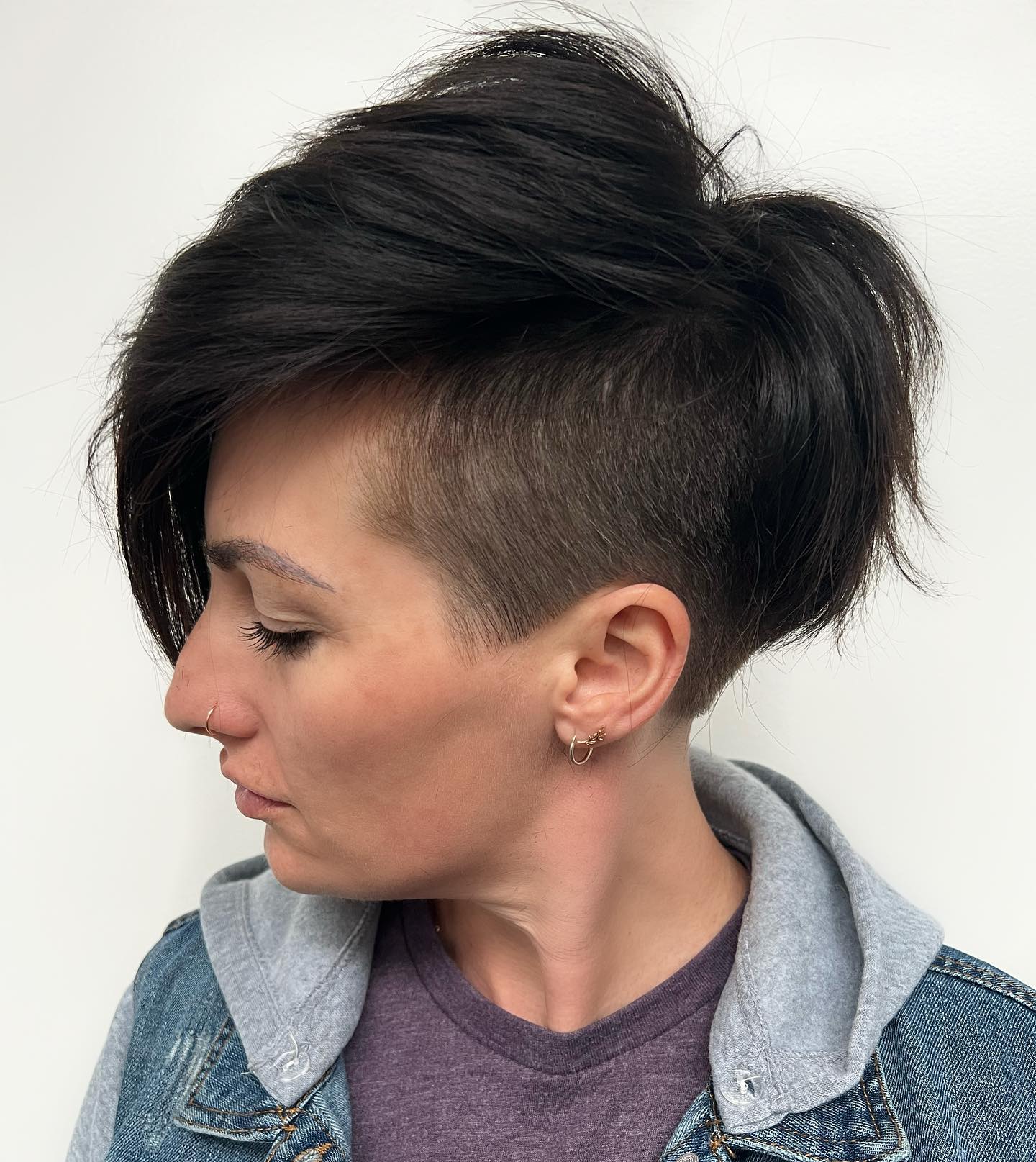 Losgekoppelde Side Undercut Brunette