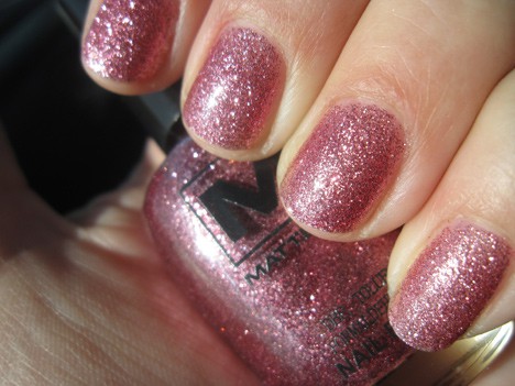 Mattése Elite Mon Amour Nagellak in een medium getinte, kleine roze glitter 