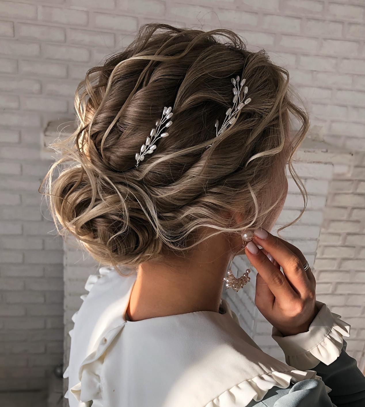 Donkere Blonde Wedding Twisted Kapsel met Haarspelden