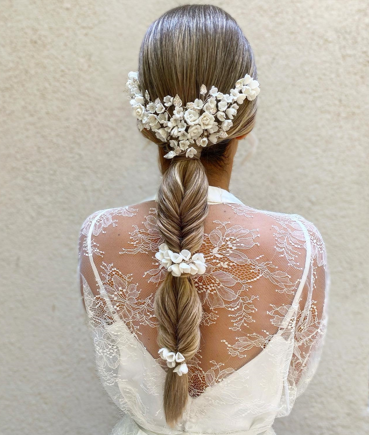 Bruiloft Fishtail Braid met Bloemen Haar Decor