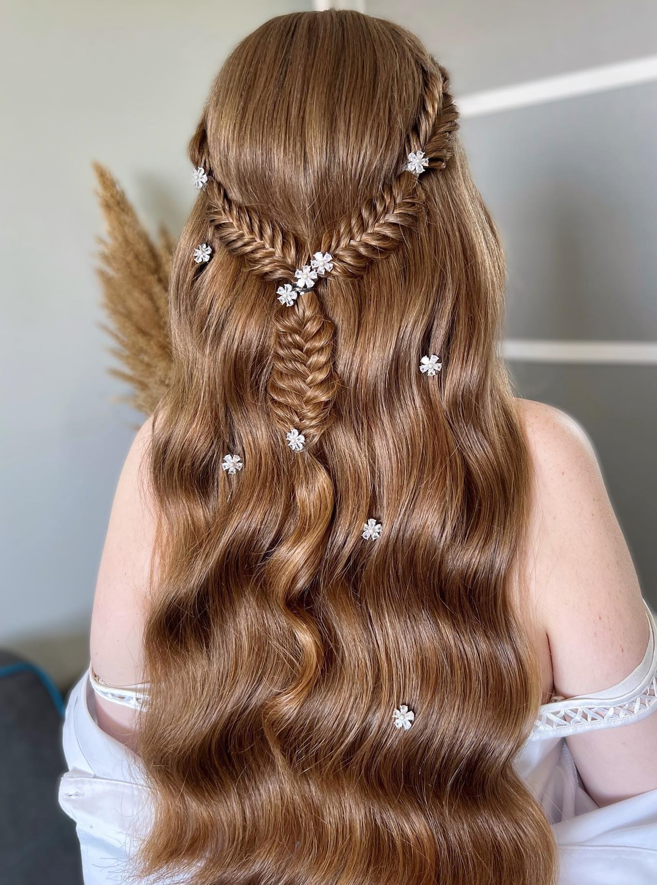 Boho Bruiloft Kapsel met Vlecht en Haarspelden