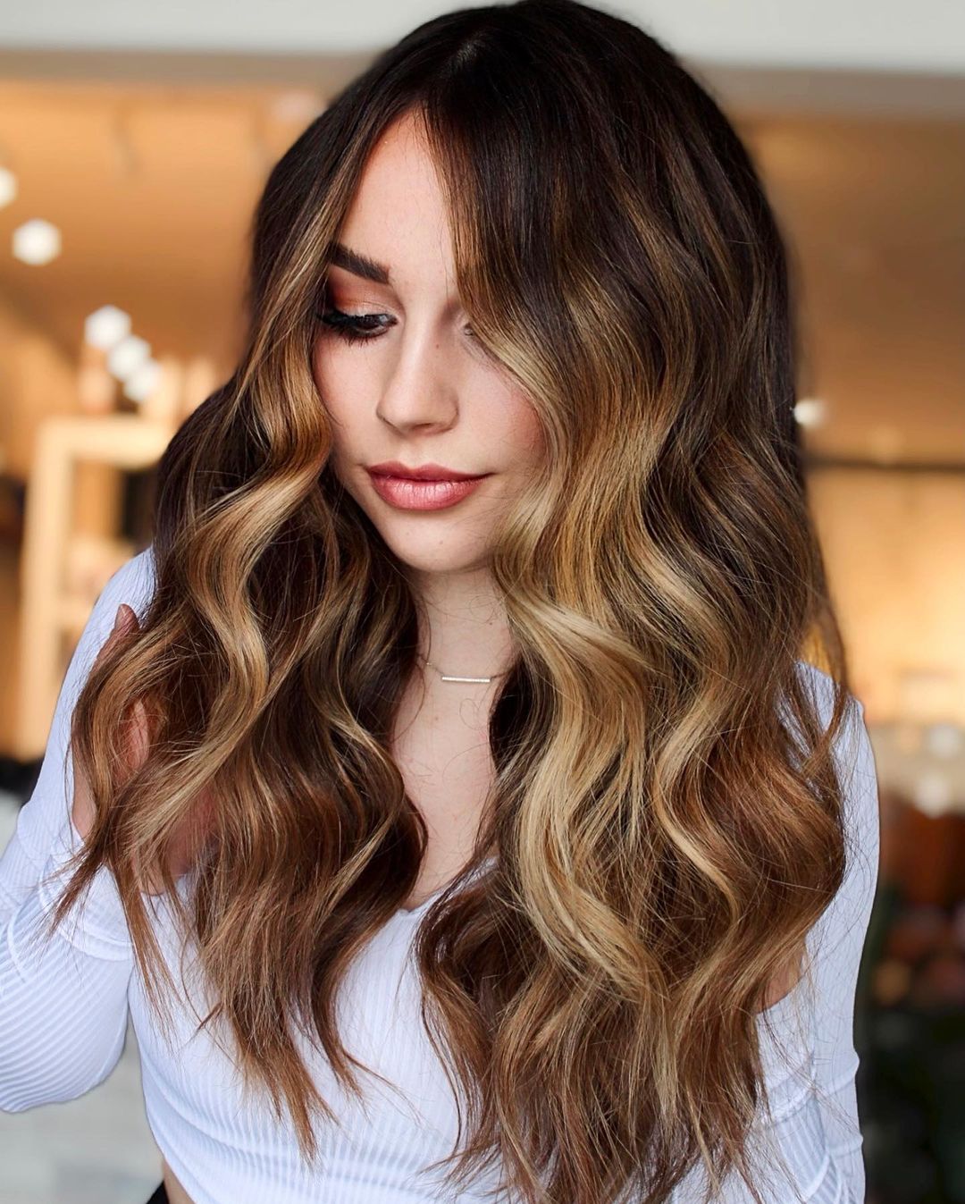 Caramel Balayage op Bruin Golvend Haar