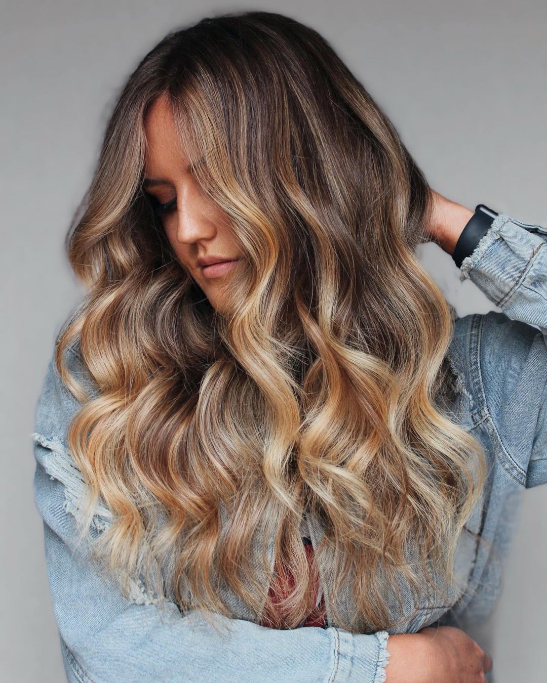 Light Caramel Balayage op lang golvend haar