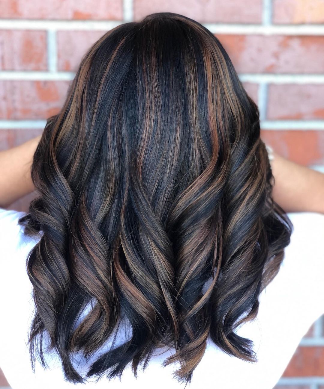 Gedeeltelijke Karamel Balayage op Medium Black Hair