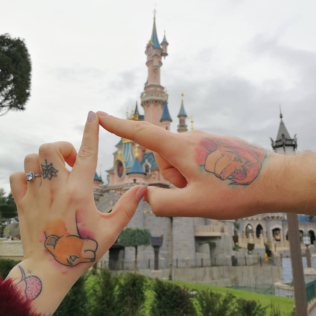 Disney-paar tattoo-ontwerpen om herinneringen op te halen aan kindertijd en jeugd