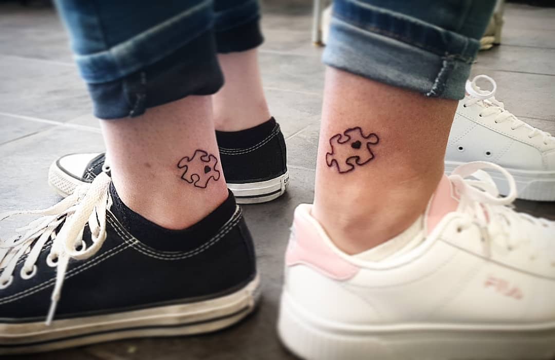 Paar puzzelstuk tattoo voor een eigenzinnig en jeugdig gevoel