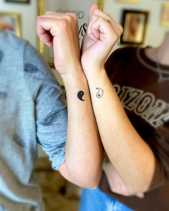 Yin Yang paar tatoeages symboliseren harmonie en diepe verbinding