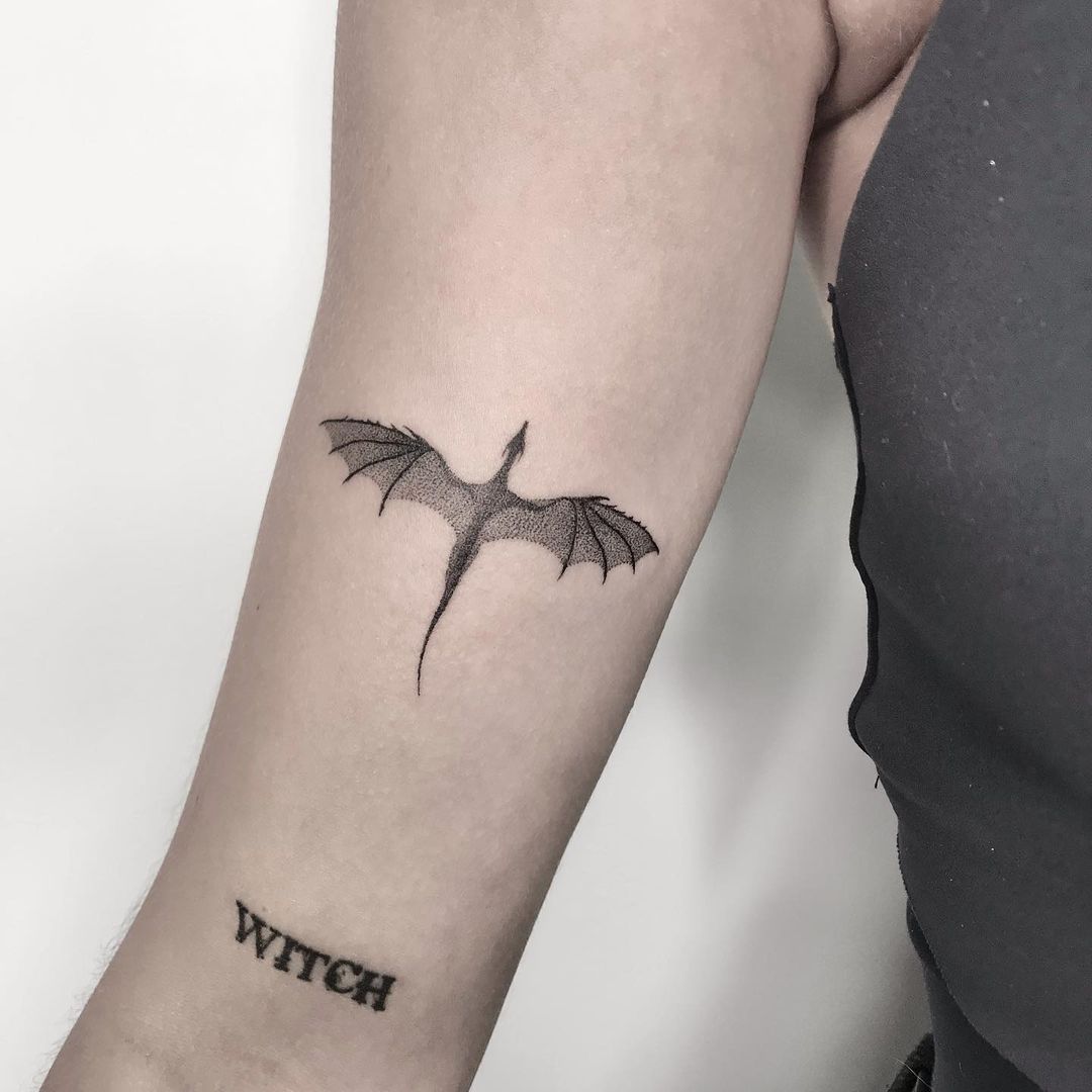 Betekenisvolle minimalistische Dragon Tattoo