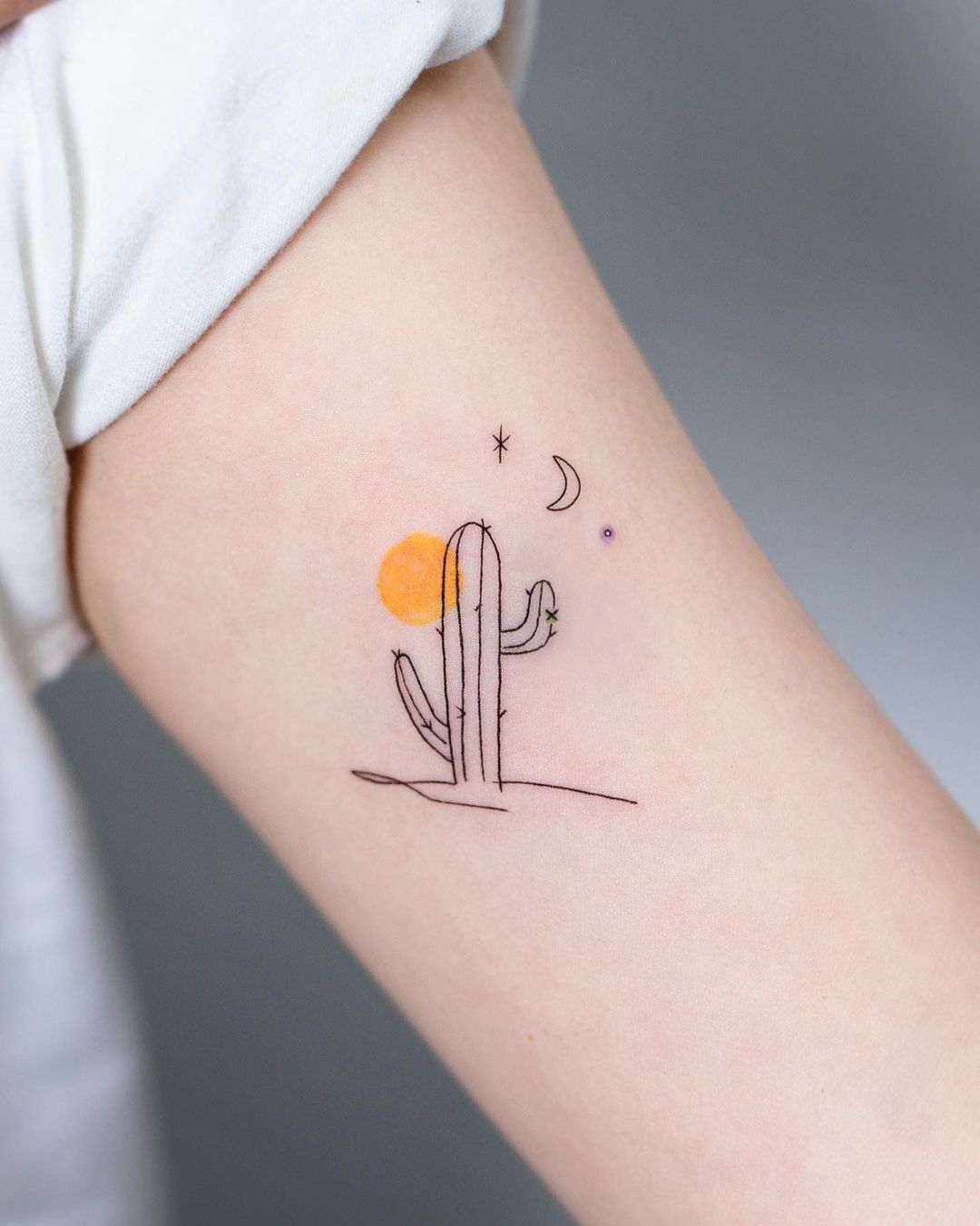 Prachtige minimalistische sappige tattoo