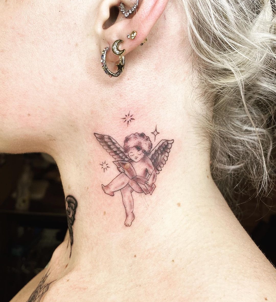 Side Neck Angel Tattoo voor vrouwen