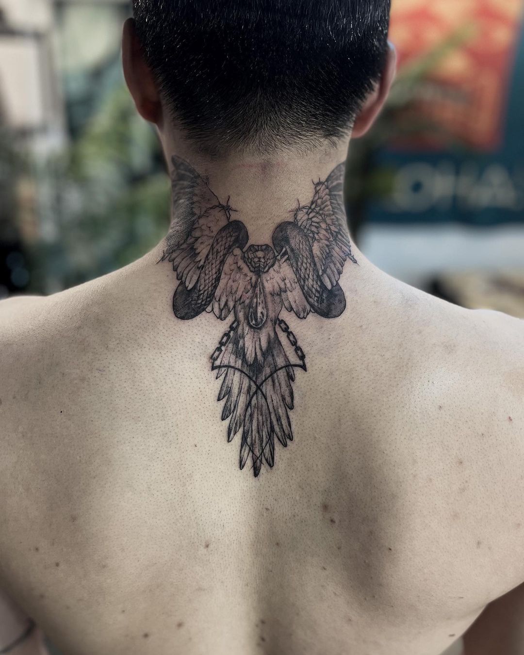 0Back Hals Zwart en Wit Eagle Tattoo voor Mannen