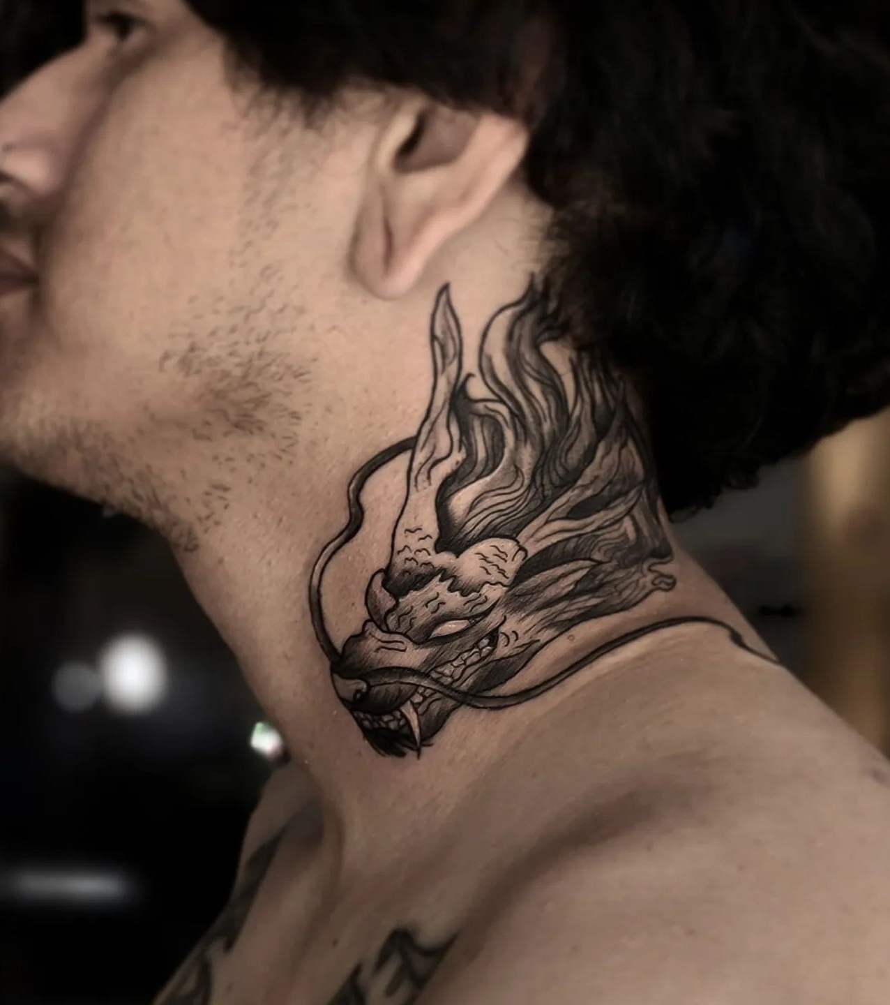 Side Neck Dragon Head Tattoo voor mannen