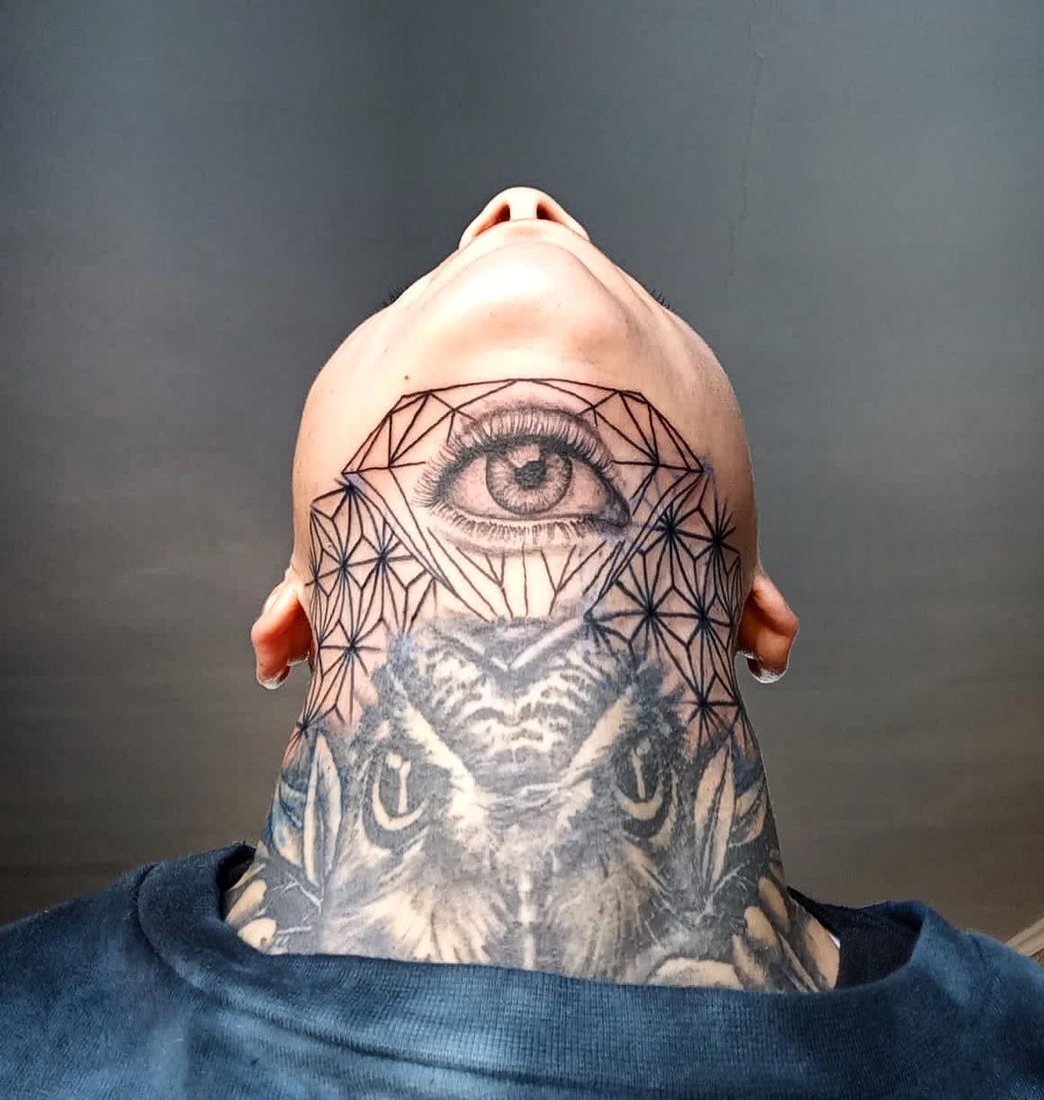   Full Neck Eagle Tattoo voor mannen