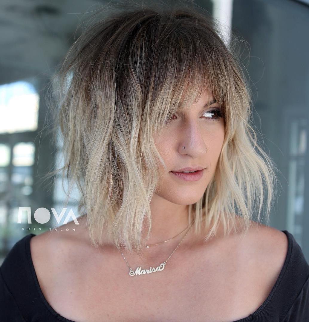 Shaggy Bronde Balayage Bob met Bangs