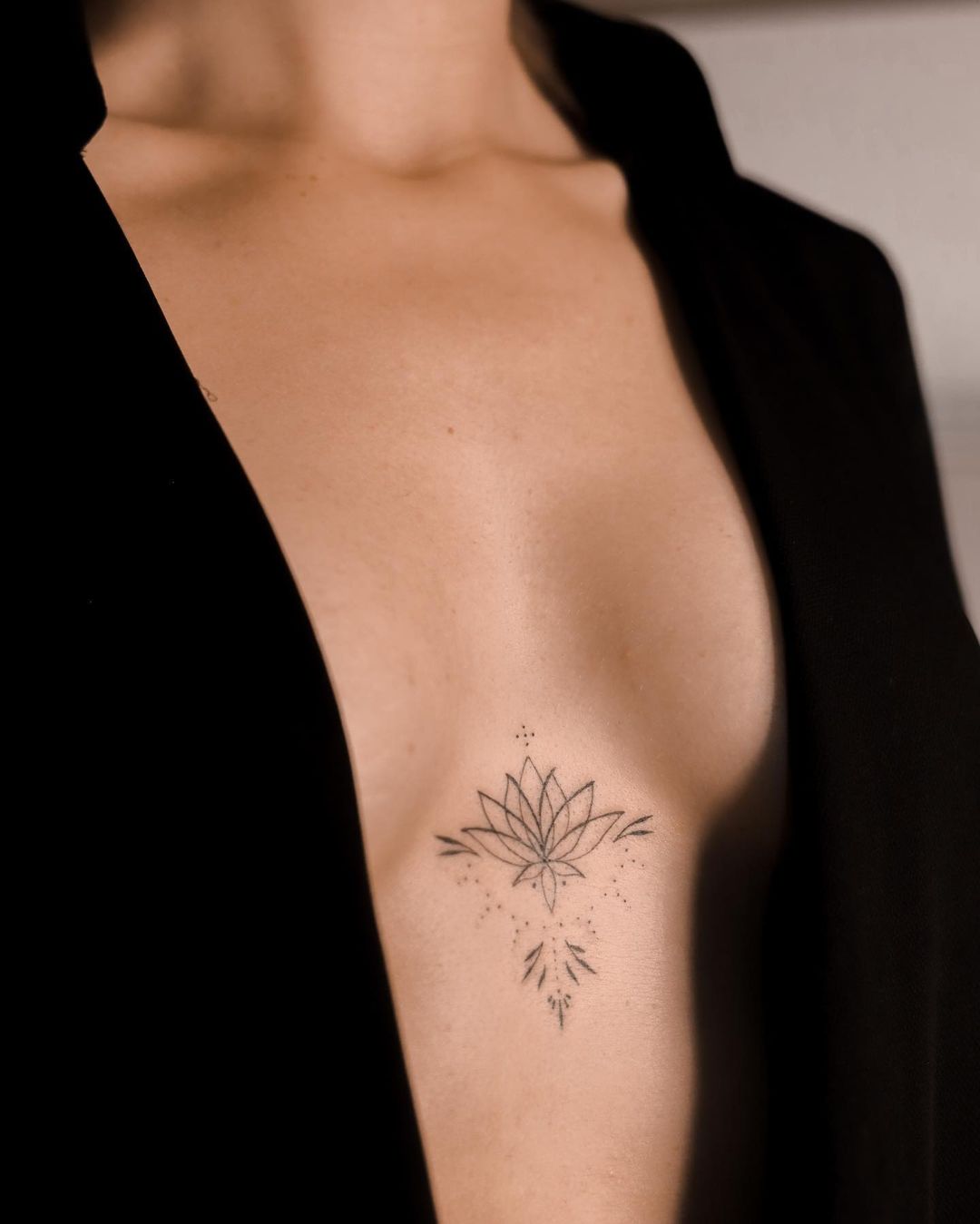 Mandala Lotus Flower Tattoo op maag