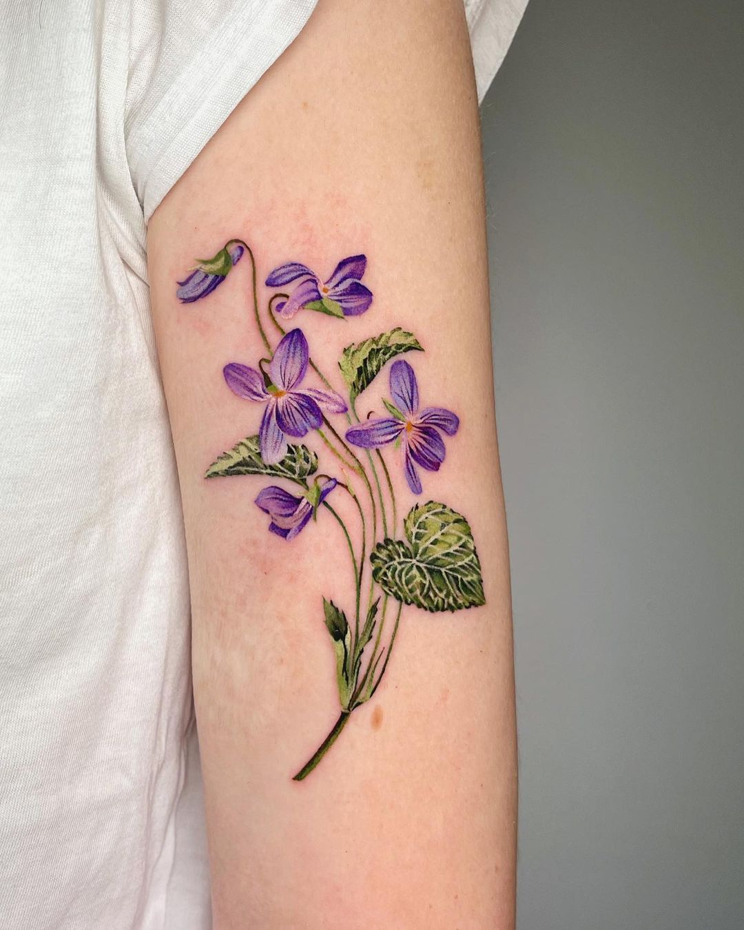 Violet Flower Tattoo op Arm