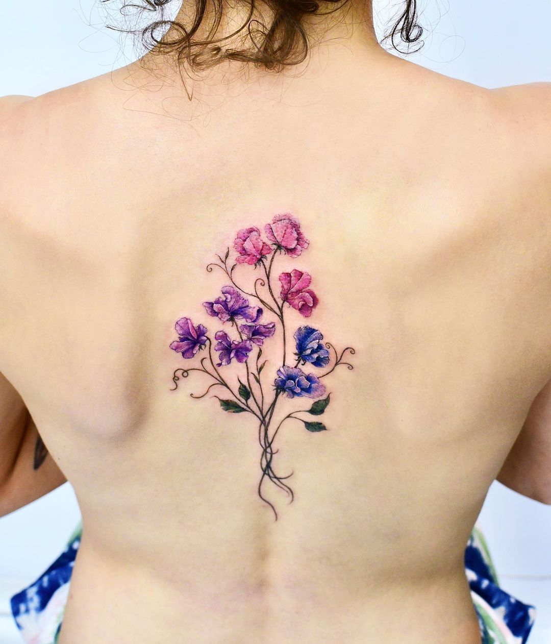 Kleur Sweet Pea Flower Tattoo op de rug