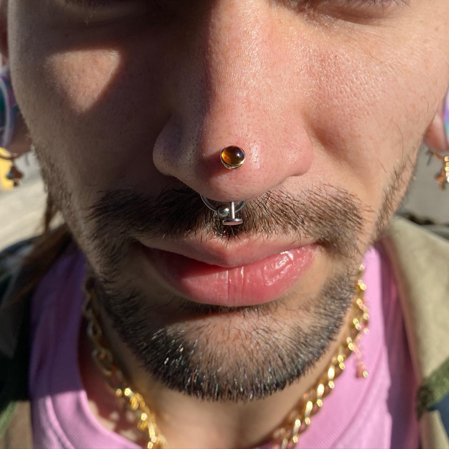 Rhino Piercing met bruine steen