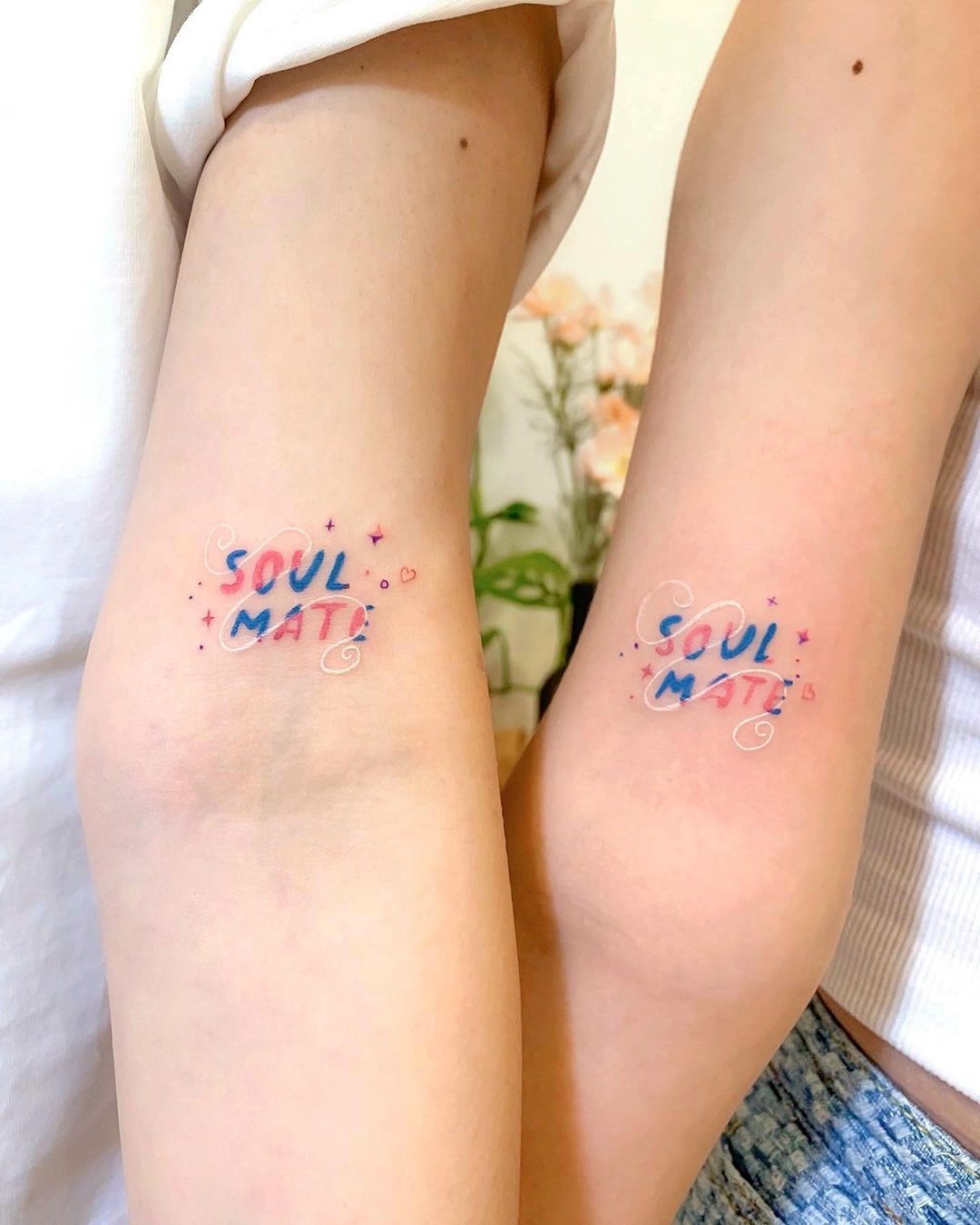 Kleur Matching Best Friend Tattoos op Armen