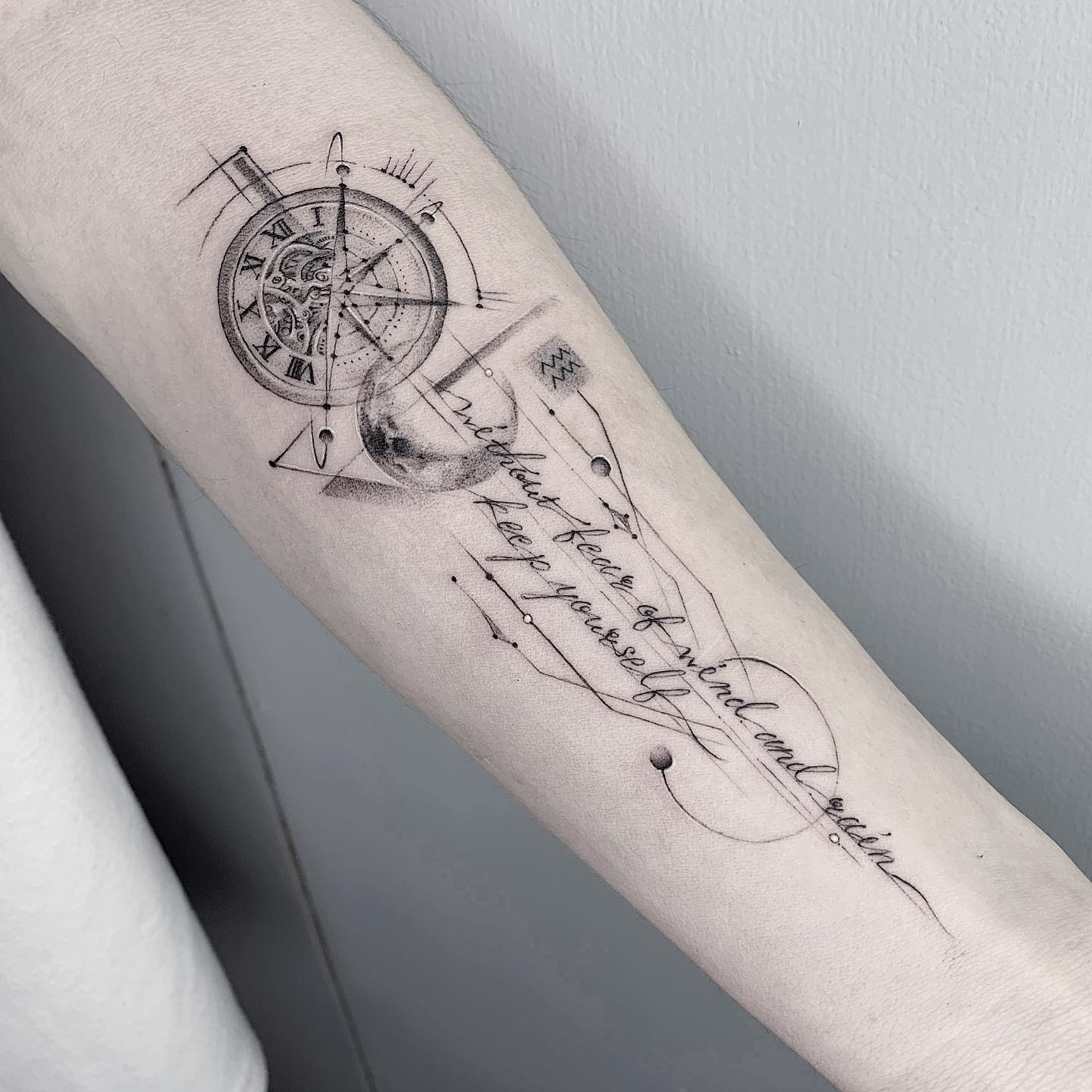Kompas Tattoo met Quote op Arm