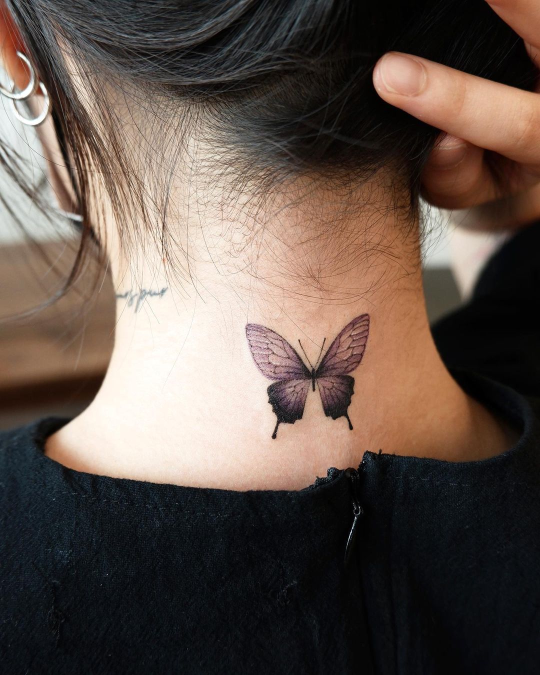 Butterfly Back Neck Tattoo voor vrouwen