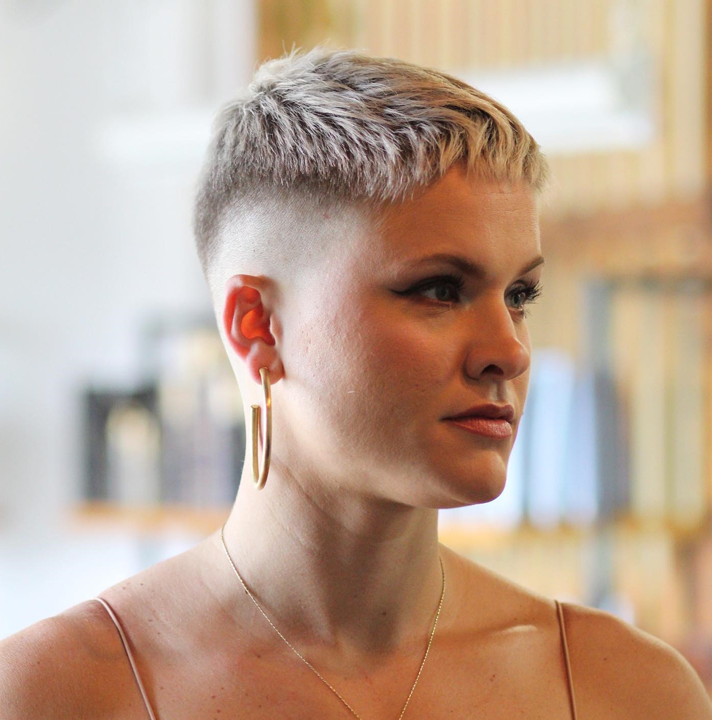 Korte Undercut Blonde