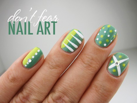 Een hand met nail art