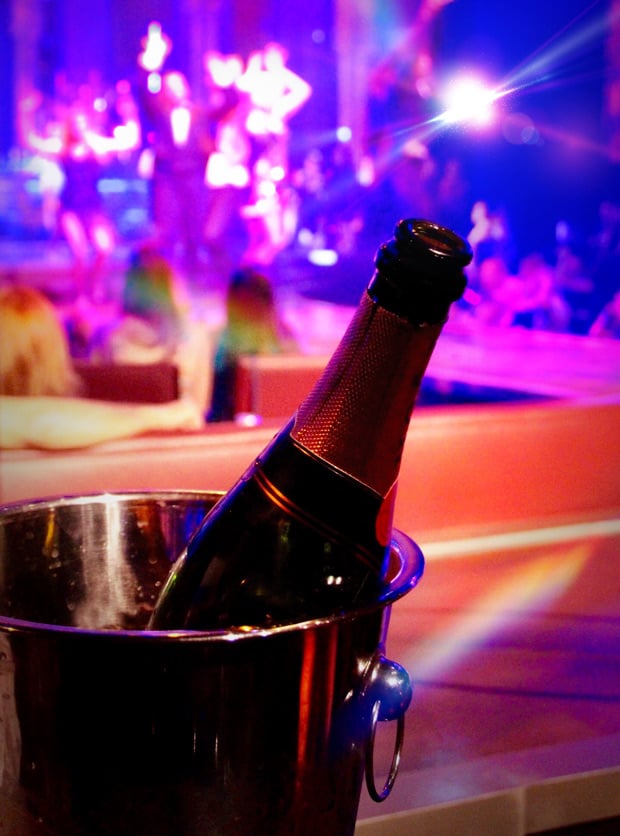 Champagne in emmer op Las Vegas show